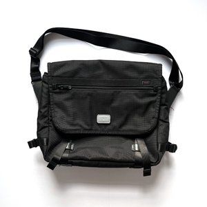 TUMI Alpha Expandable Travel Messenger Bag Black Crossbody Laptop Briefcase